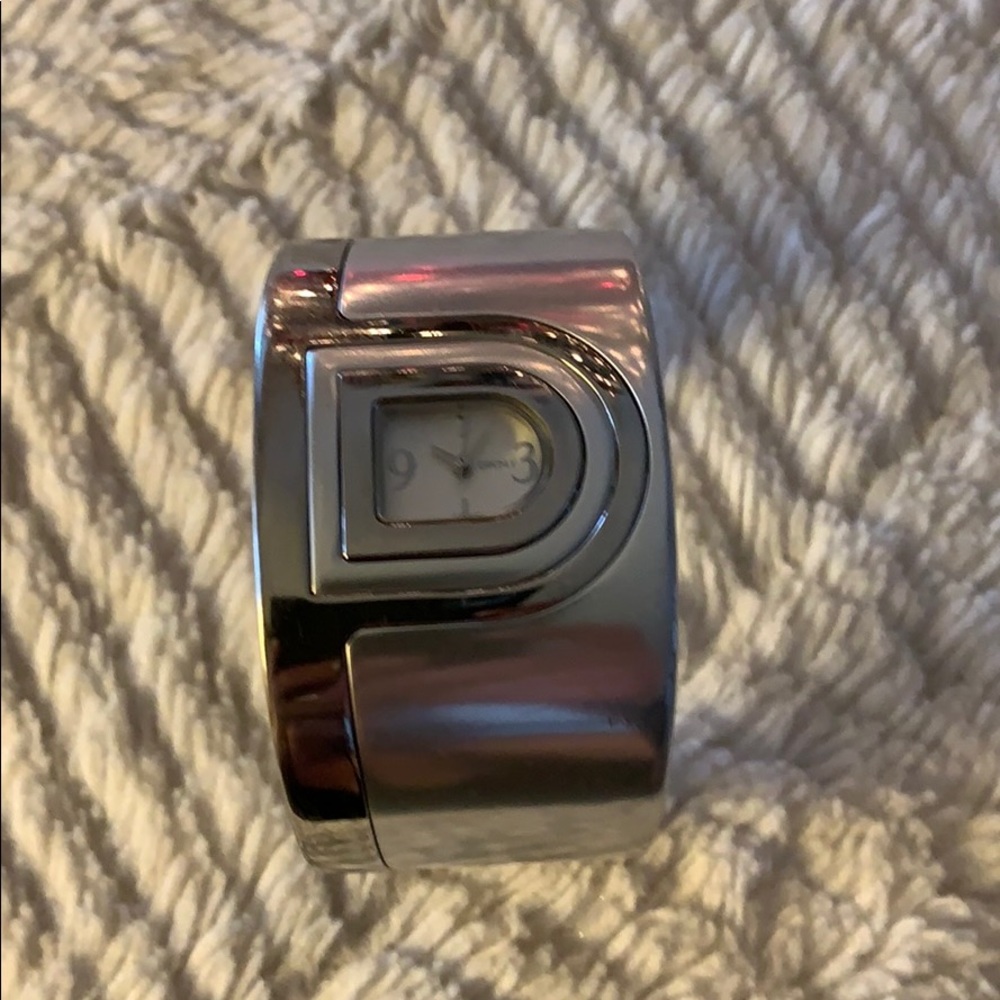 DKNY BANGLE WATCH VINTAGE NEEDS BATTERY